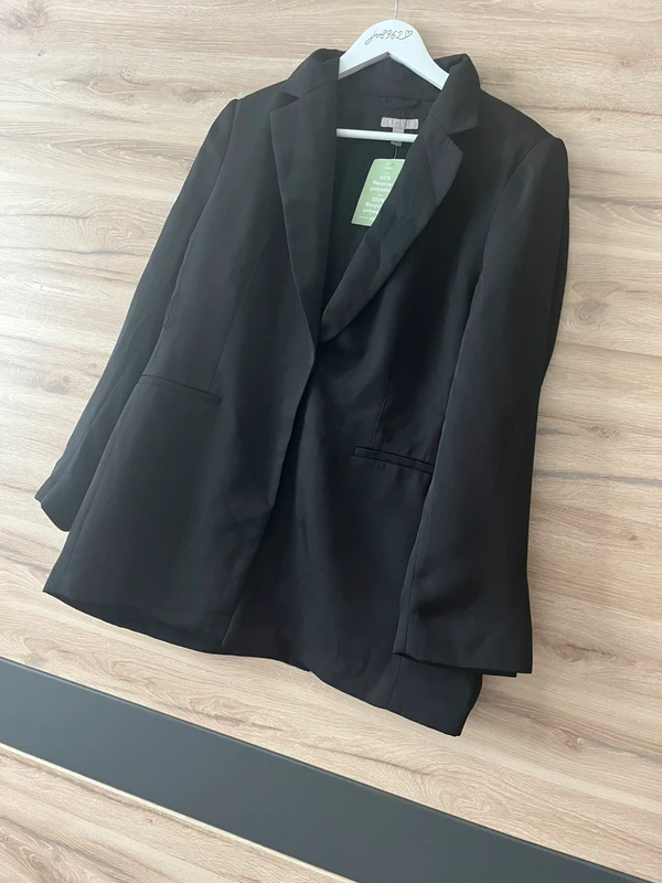 Elegantní černé sako