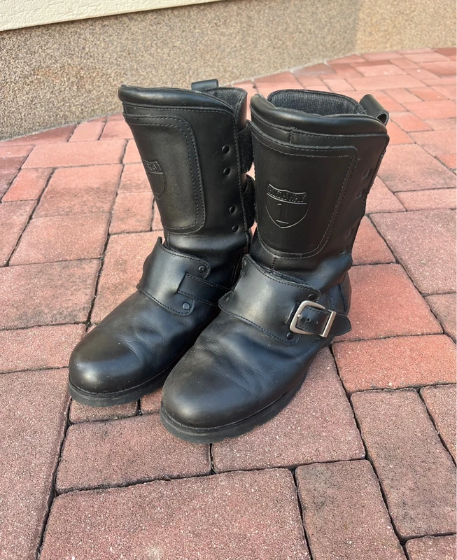 Motorkářské boty Highway 1 — detail