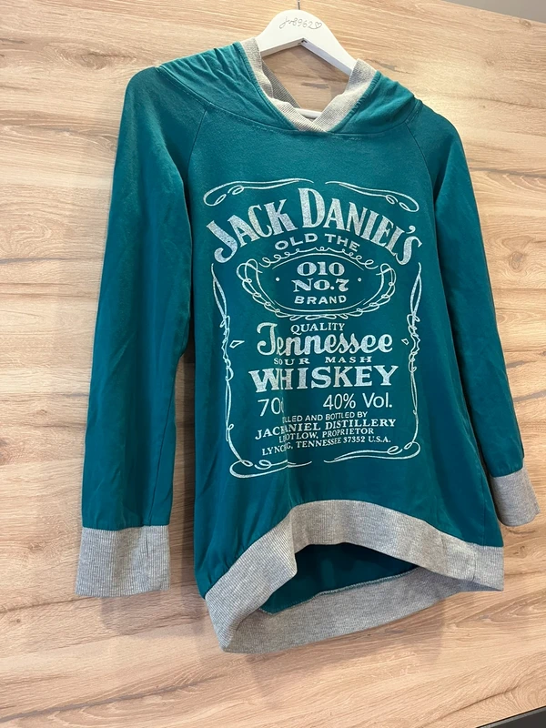 Jack Daniels mikina s kapucí — detail