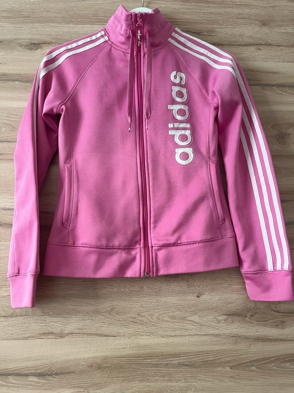 Sportovní mikina Adidas — detail