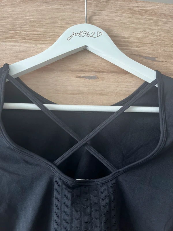 Cotton On sportovní crop top — fotka 3