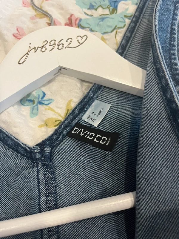 H&M Divided džínové mini šaty se zipem — fotka 4