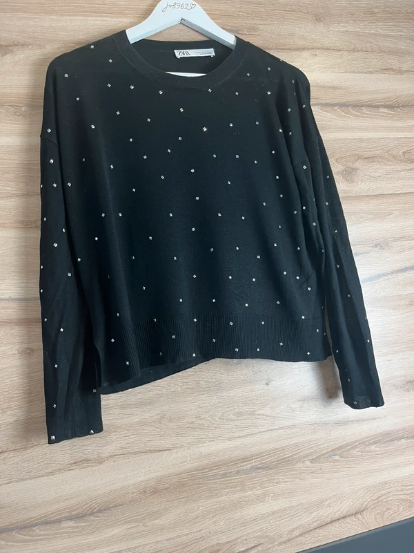 Zara svetřík s jemnými aplikacemi — fotka 2