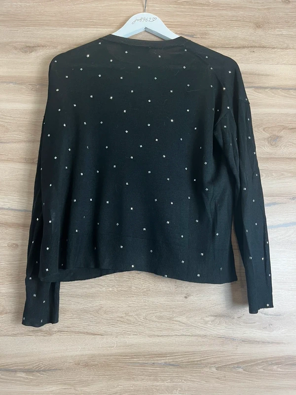 Zara svetřík s jemnými aplikacemi — fotka 3
