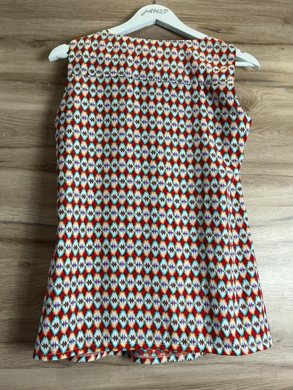 Tílko s barevným vzorem — fotka 3