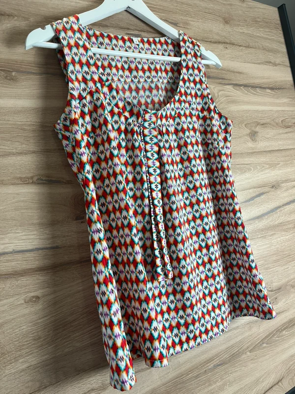 Tílko s barevným vzorem — fotka 2