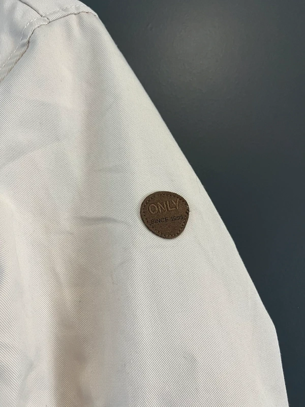 ONLY – lehká parka s kapucí (světlá béžová) — fotka 2