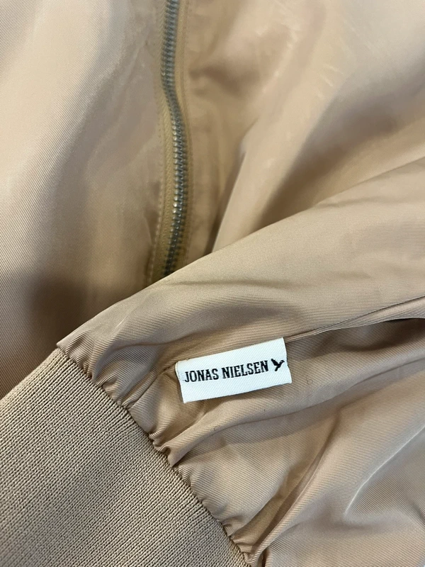 Béžová bomber bunda — fotka 3