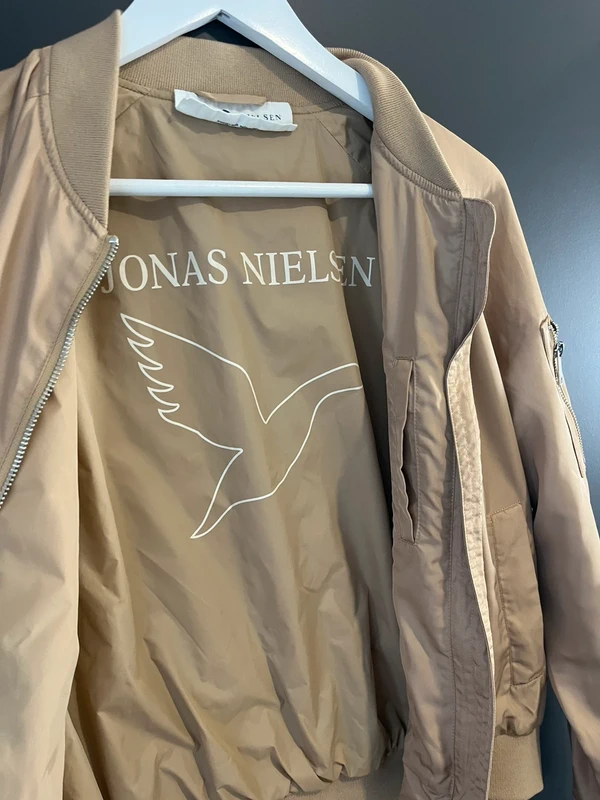 Béžová bomber bunda — fotka 4