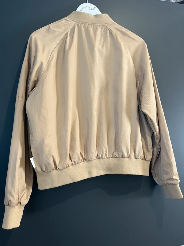 Béžová bomber bunda — fotka 5