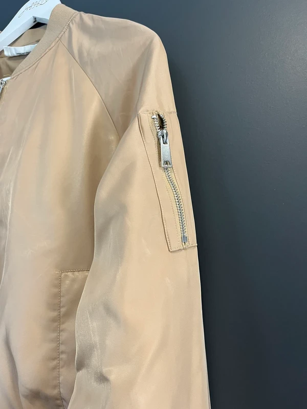 Béžová bomber bunda — fotka 2