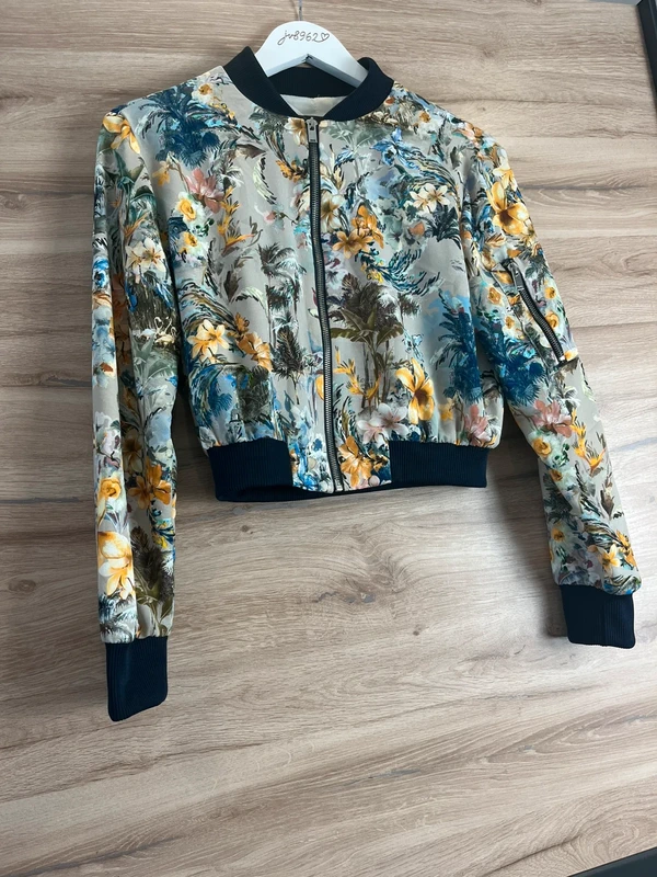 Zara Basic bomber — fotka 2