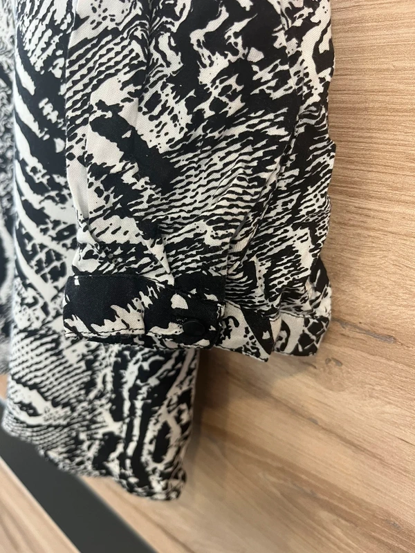 Vzdušná tunika / halenka s korálkovým zdobením — fotka 3