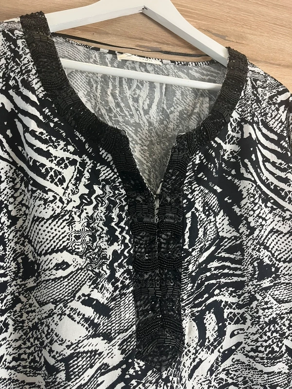 Vzdušná tunika / halenka s korálkovým zdobením — fotka 2