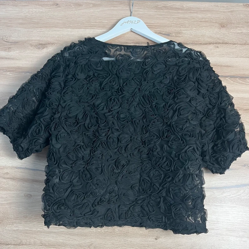 Černý texturovaný top — fotka 3