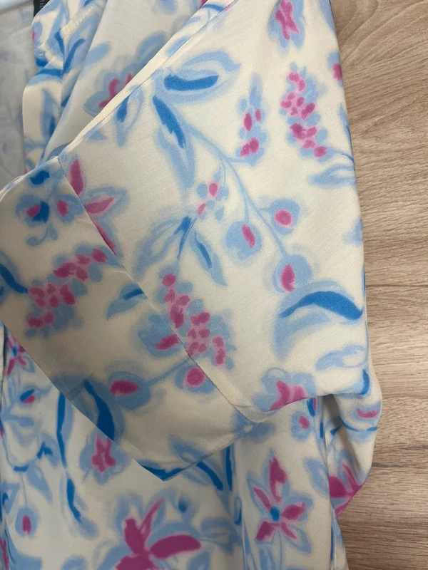 Lehká halenka s krátkým rukávem — fotka 3