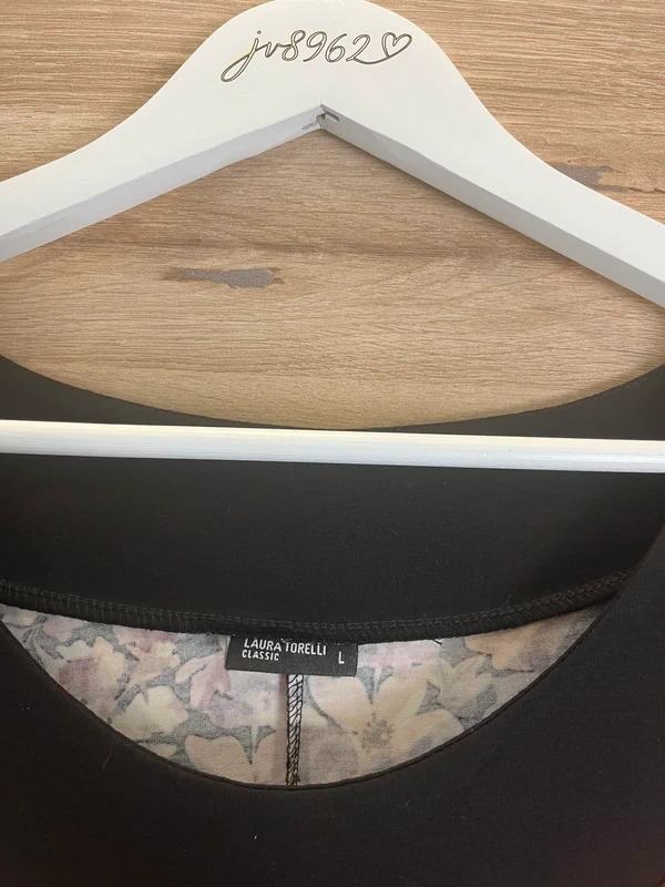 Laura Torelli květované šaty — fotka 4