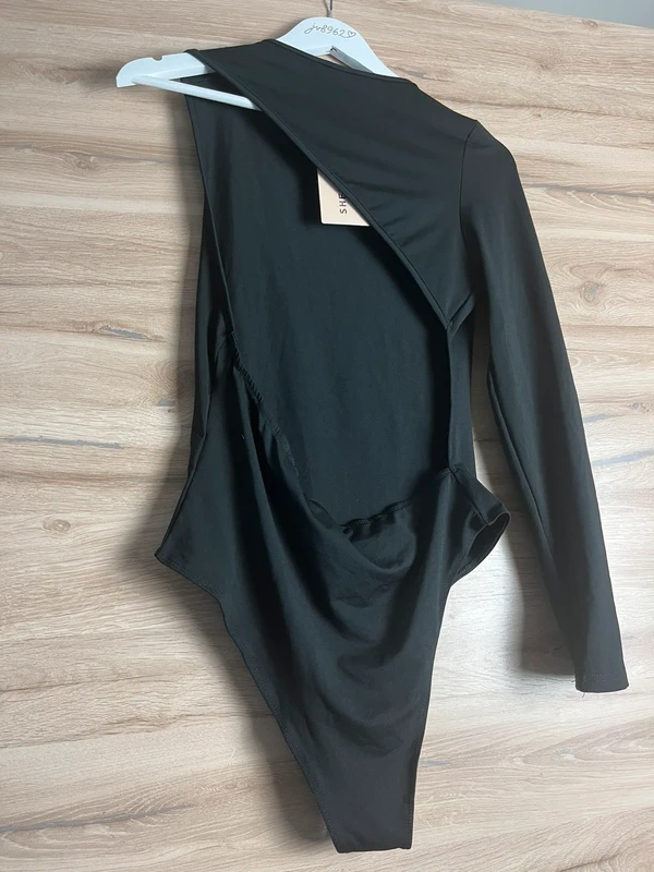 Shein Bae – černé body s dlouhým rukávem — fotka 2