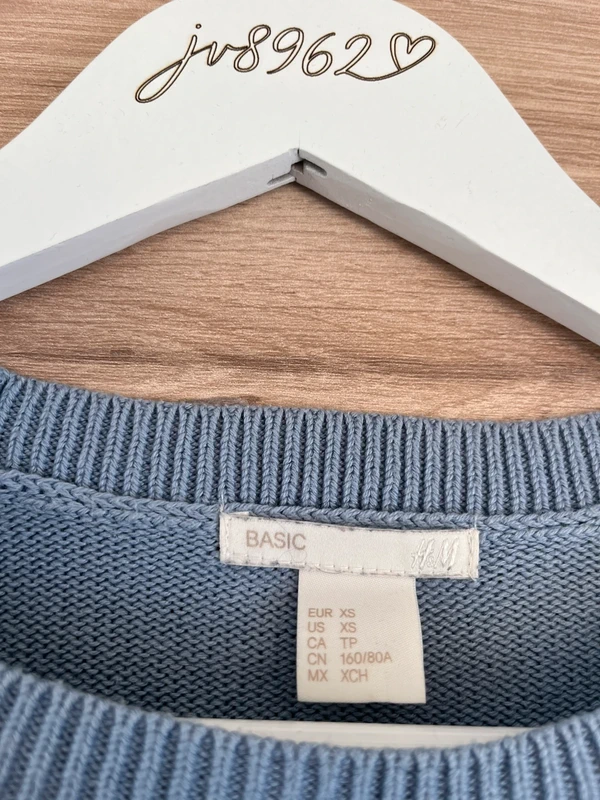 Modrý pletený svetr H&M Basic s copánkovým vzorem — fotka 4