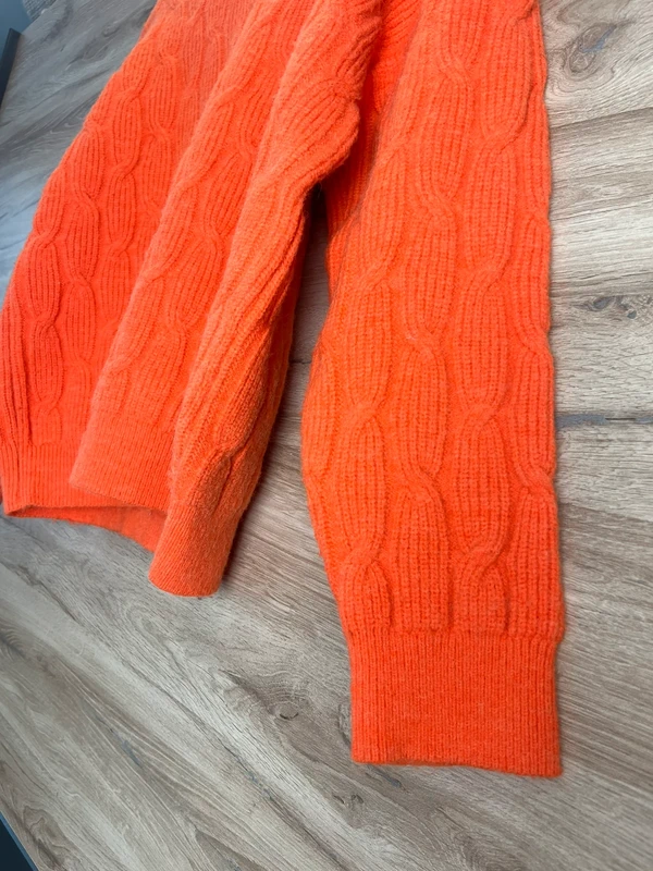 Svetr s copánkovým vzorem — fotka 3