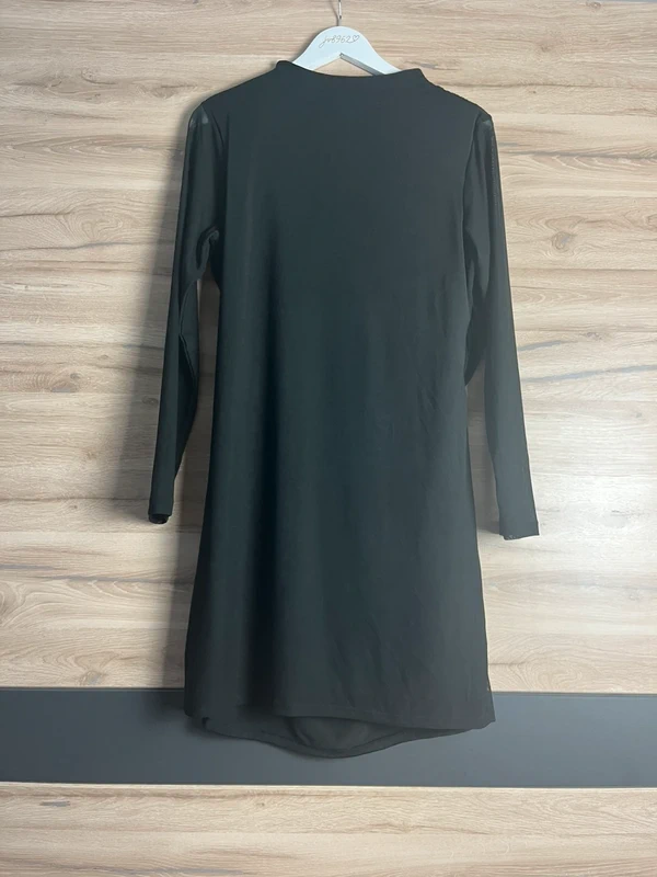 Elegantní černé šaty — fotka 2