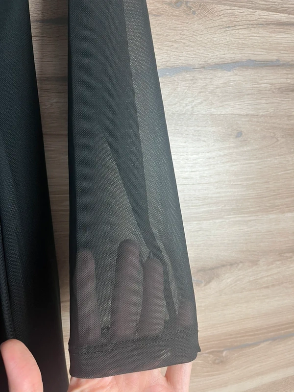 Elegantní černé šaty — fotka 3