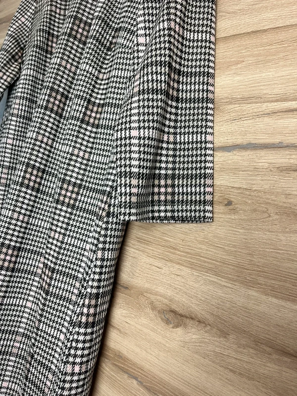 Kárované šaty — fotka 2