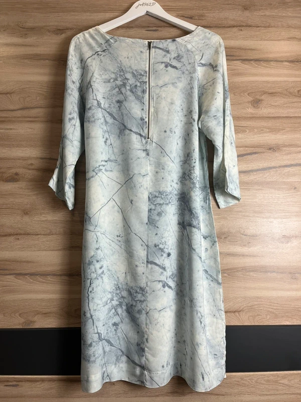 VRS Woman – šaty s mramorovým vzorem — fotka 3