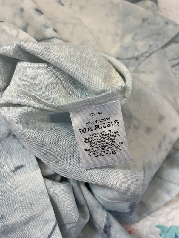 VRS Woman – šaty s mramorovým vzorem — fotka 5