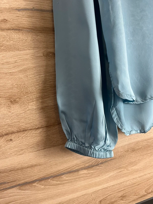 Naja Lauf – hedvábně jemná halenka z modalu — fotka 3