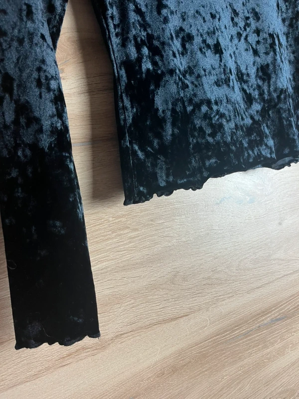 MONKI sametový top s dlouhým rukávem — fotka 2