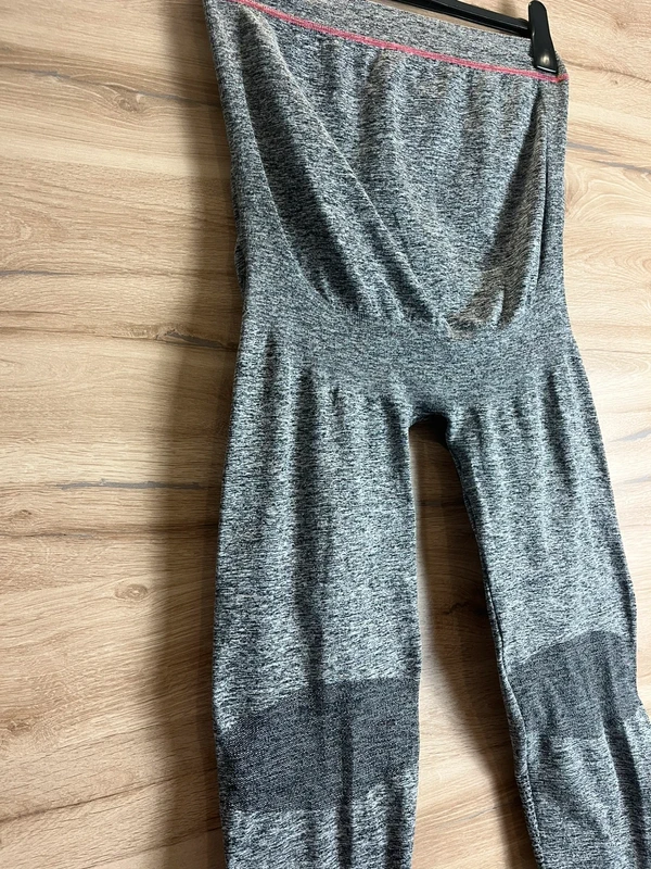 Značkové těhotenské sportovní legíny Mama·licious — fotka 2