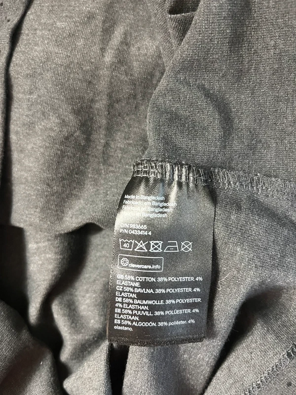 H&M Mama – šedý puntíkatý top s překládaným výstřihem — fotka 5