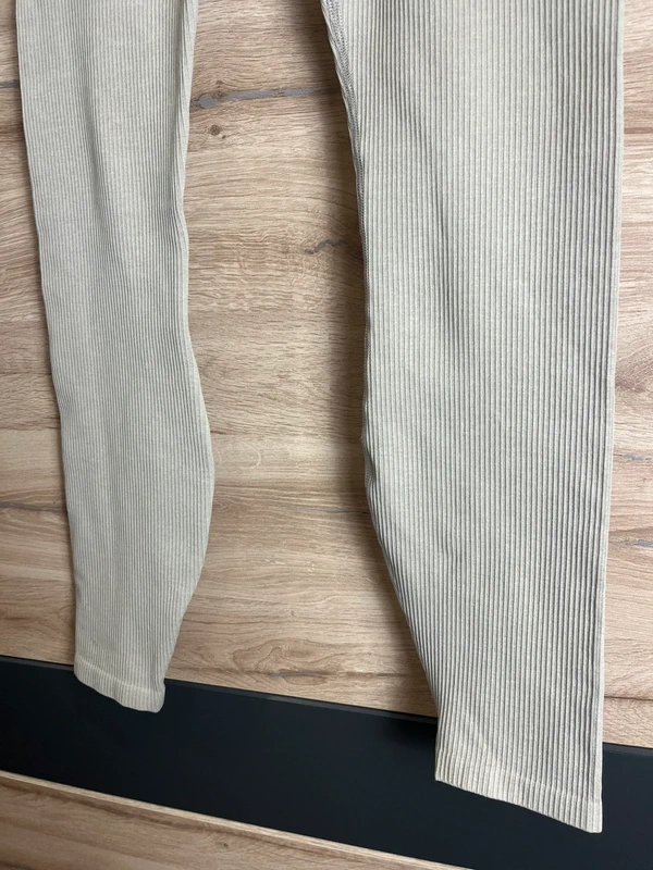 H&M Move – sportovní legíny DryMove — fotka 3