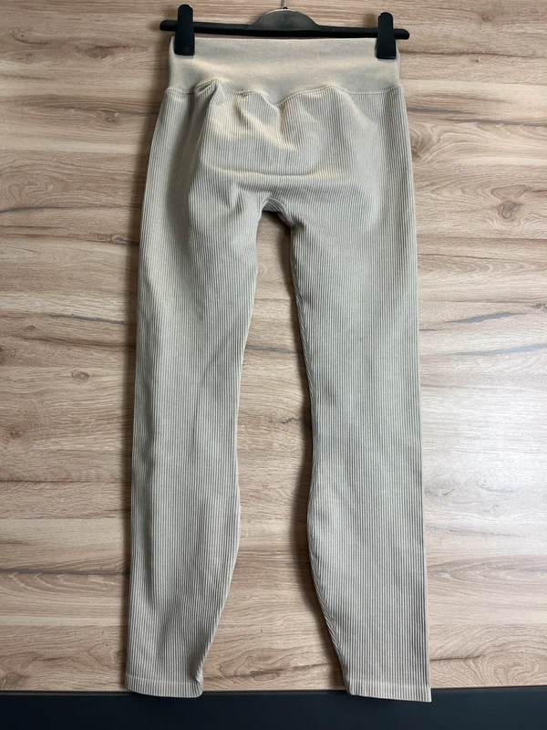 H&M Move – sportovní legíny DryMove — fotka 2