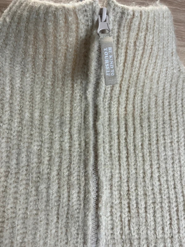 Krátká pletená vesta Divided by H&M — fotka 4