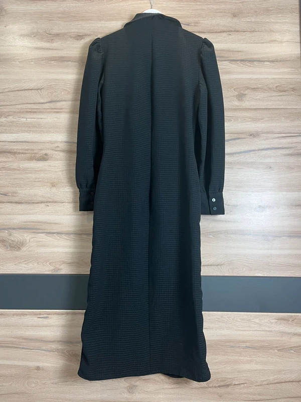 Černé košilové šaty s řasením (MNG) — fotka 2