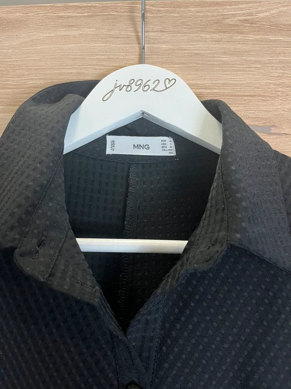 Černé košilové šaty s řasením (MNG) — fotka 5