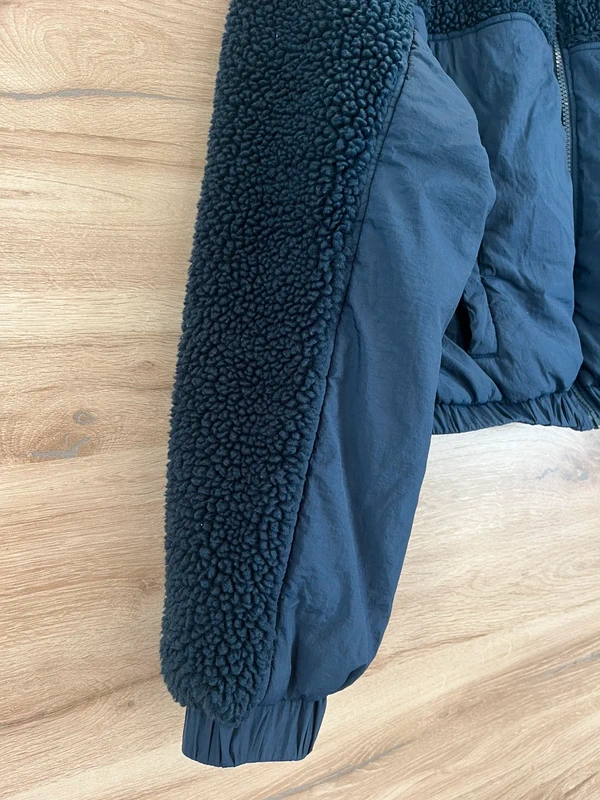 Tommy Jeans sherpa fleece bunda s logem — fotka 3