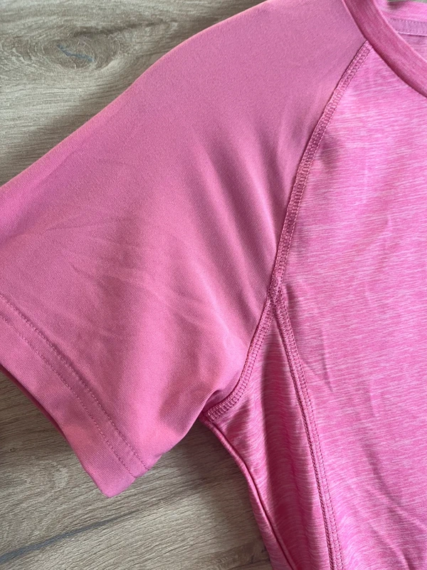 Lehké sportovní tričko v růžové — fotka 3