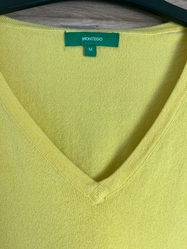 Příjemný měkoučký svetr s výstřihem do V — fotka 3