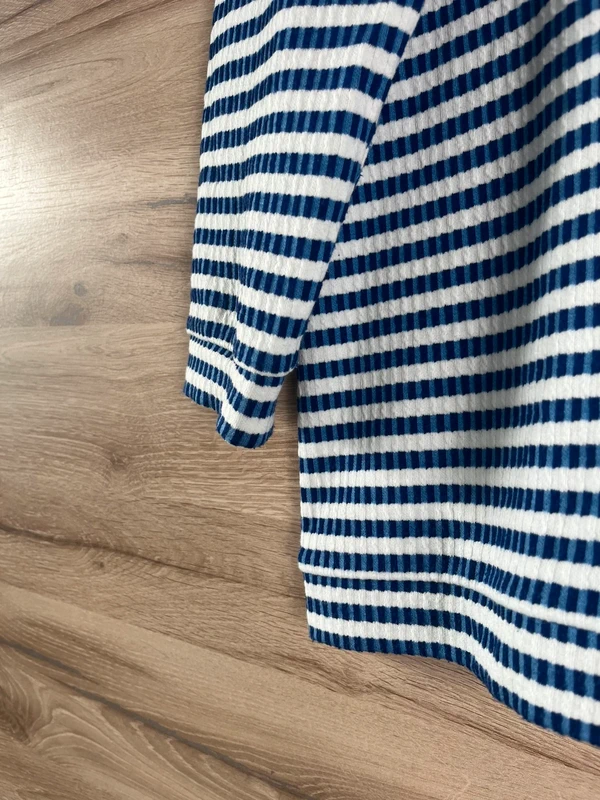 Pruhovaná mikina z příjemného úpletového materiálu — fotka 3