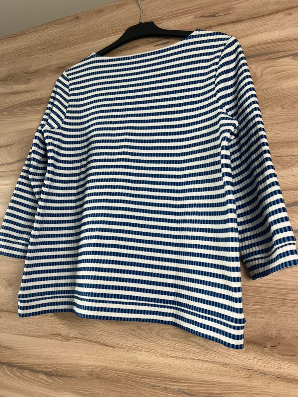 Pruhovaná mikina z příjemného úpletového materiálu — fotka 2