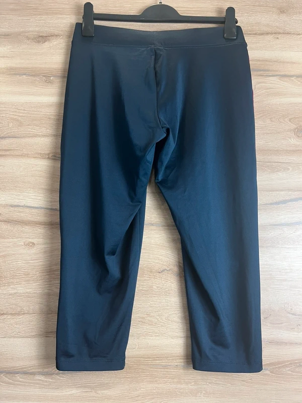 NKD sportovní 3/4 legíny s růžovým pruhem — fotka 2