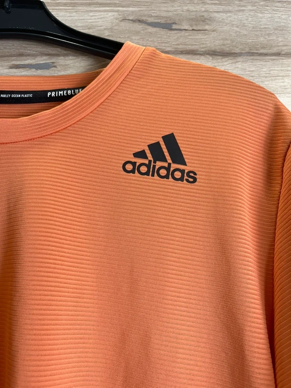 Lehké sportovní tričko z funkčního materiálu — fotka 3