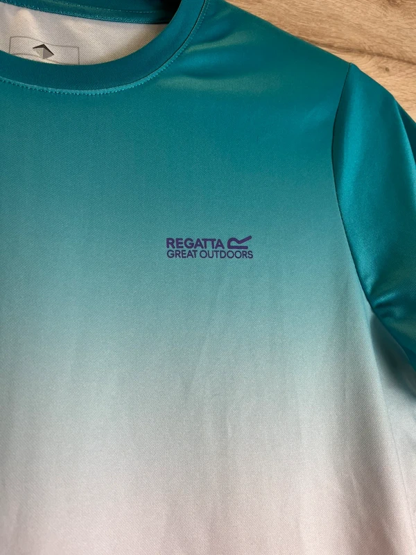 Lehké sportovní tričko s ombré efektem — fotka 3