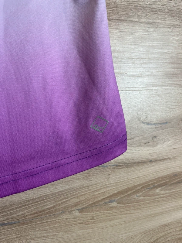 Lehké sportovní tričko s ombré efektem — fotka 4