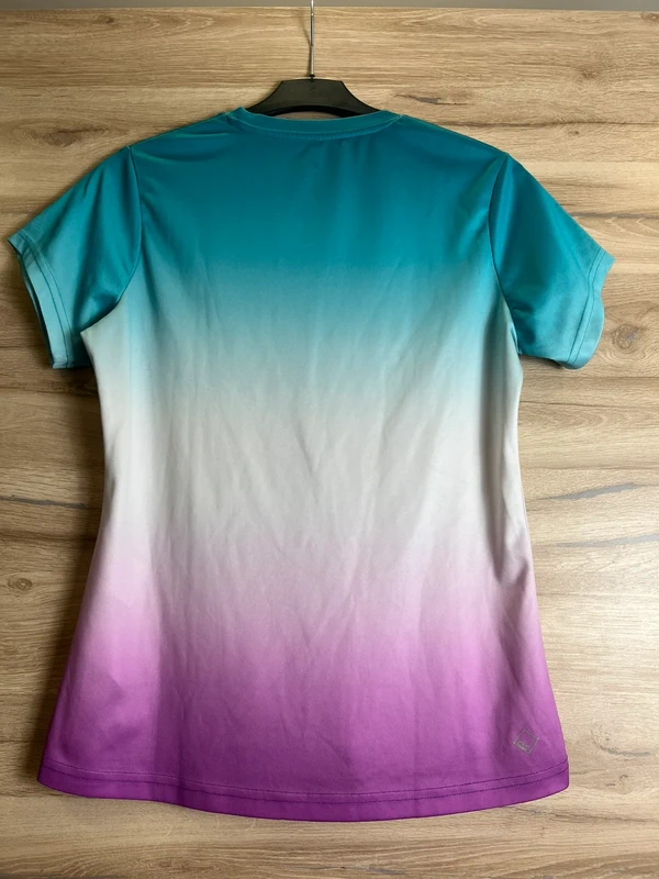 Lehké sportovní tričko s ombré efektem — fotka 2