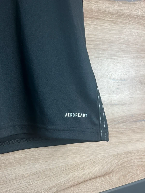 Sportovní tričko z lehkého funkčního materiálu — fotka 2