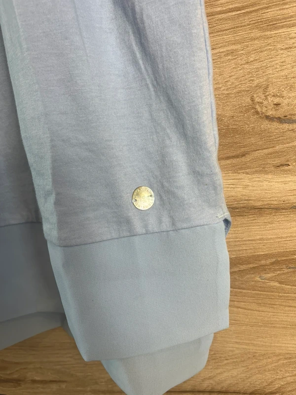 Světle modrá halenka — fotka 3